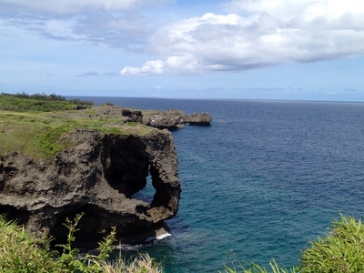 象の鼻と言われる所以、特徴的な万座毛の景色